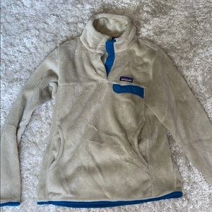cream and blue patagonia fleece